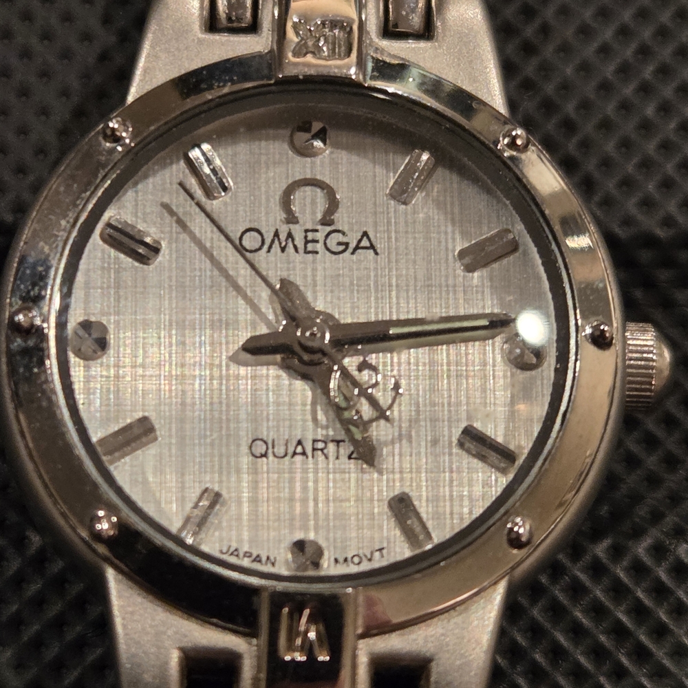 Seiko Women's Silver and Gold Watch - Picture 2 of 10